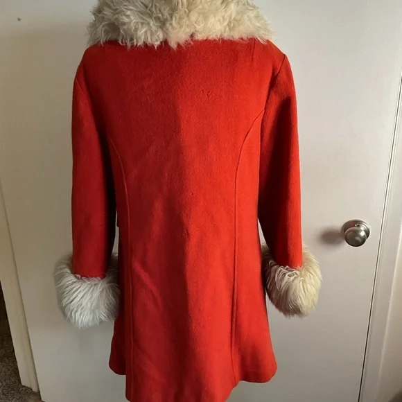 25. Vintage Retro 60s 70s Sears Red and Cream Pea Coat with Luxurious Fur Collar - Picture 7 of 16